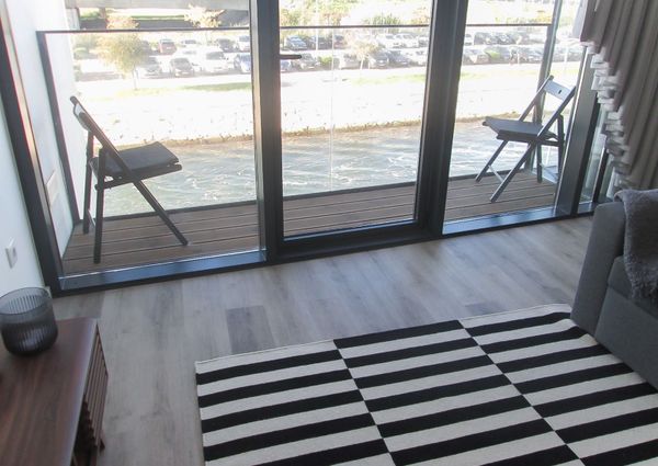 Fantástico apartamento T1 mobilado e equipado, novo, com vistas deslumbrantes sobre ria!