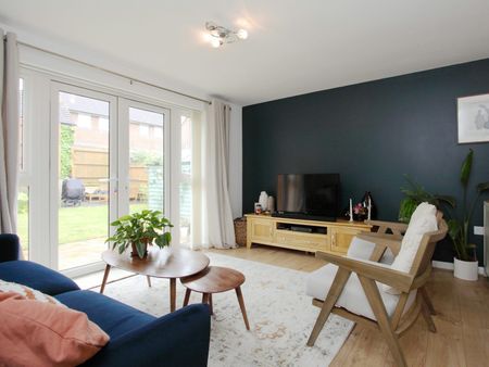 Semi-detached house to rent on - Photo 3