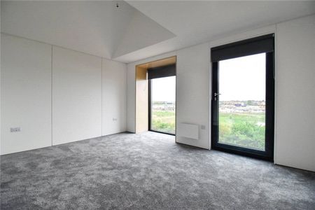 Well presented 3 bedroom semi-detached house situated within the growing community of Northstowe. Driveway parking. Highly efficient electric heating. Unfurnished. - Photo 4