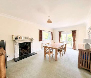 The Crescent, Farnham, Surrey, GU9 - Photo 2