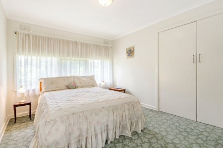 12 Wadham Parade, Mount Waverley - Photo 3