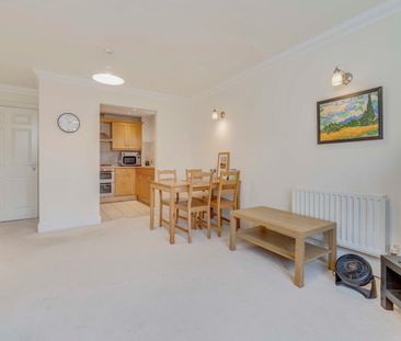 2 bedroom apartment to rent Station Road, Redhill, Surrey, RH1 - Photo 3