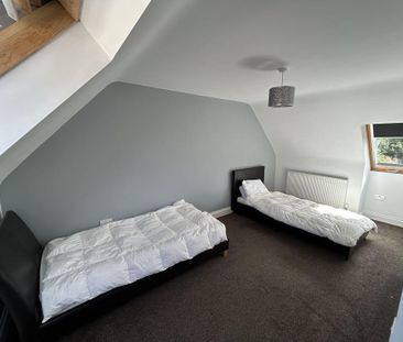 3 bedroom flat to rent - Photo 4