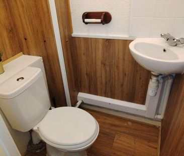 Yeading Lane, UB5 - Photo 2