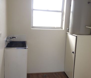 West Tamworth upstairs unit - Photo 5