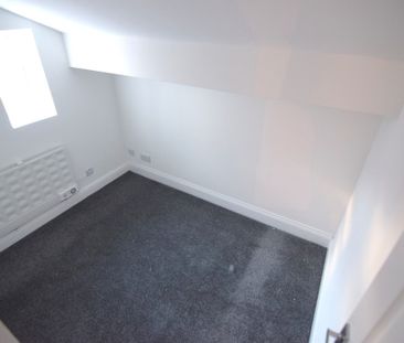 To Let 2 Bed Flat - Photo 6