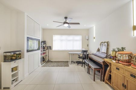 5 bedroom detached house to rent - Photo 2