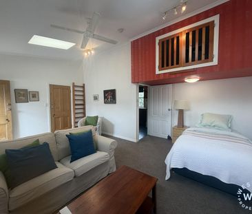 Charming 1-bedroom unit available for lease in Woodside - Photo 1