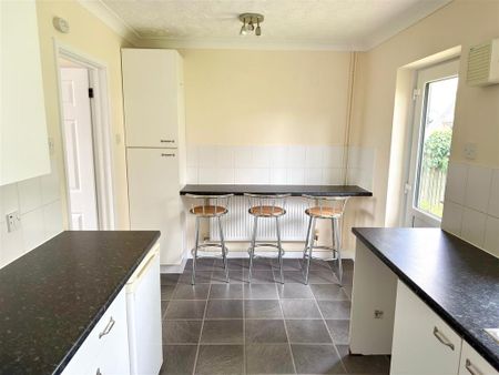 2 bedroom end of terrace house to rent - Photo 5