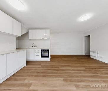 Generous Space, Garden Appeal and Essendon Convenience - Photo 4
