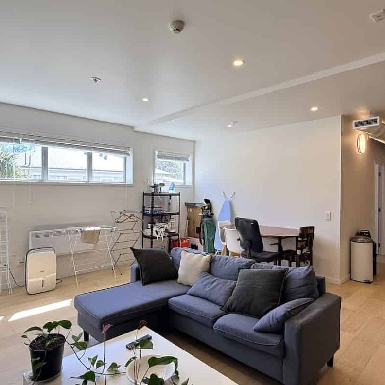 Spacious 4-Bedroom Apartment - Photo 1