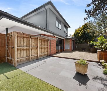 Contemporary Comfort in the Heart of Hughesdale - Photo 1