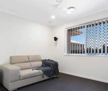 Modern Family Home in Narangba - Photo 4