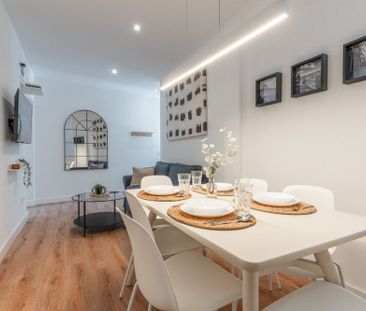 Bright room with balcony on Redondilla Street - Photo 4