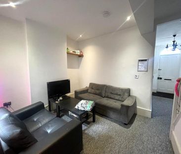 4 bedroom terraced house to rent - Photo 1