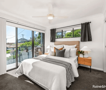 Modern Townhouse Offering Comfort, Privacy and Convenience - Photo 6