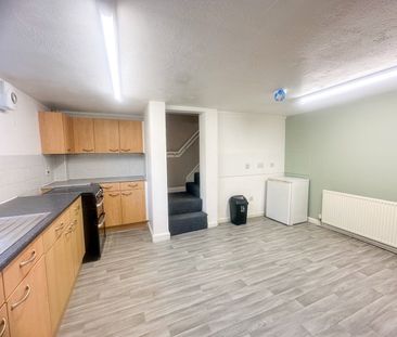 2 Bed Terraced House, Leeds, LS10 - Photo 3