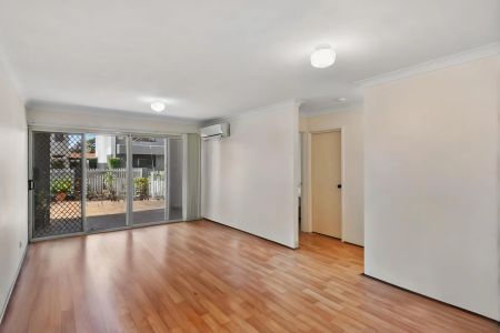 Charming 2-Bedroom Ground-Floor Unit in the Heart of Mandurah - Photo 2