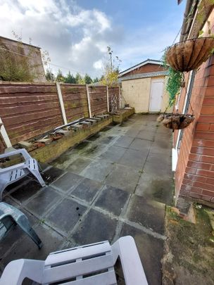 3 Bed Flat, Littleton Road, M7 - Photo 1