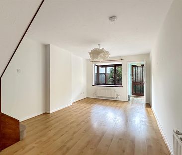 A end of terrace, smartly presented two bedroom house located just ... - Photo 1