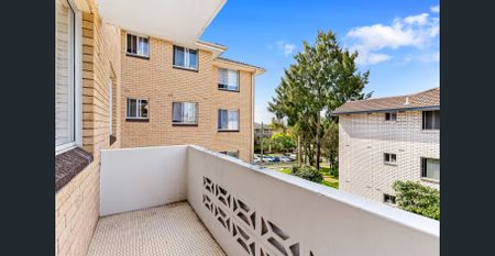 Sunlit Apartment Moments from Cafés, Dining & Transport - Photo 5
