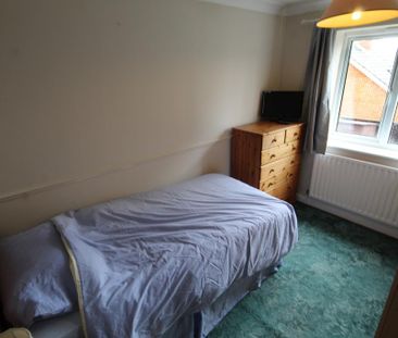 1 bedroom in a house share to rent - Photo 2