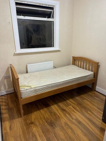 4 bedroom semi-detached house to rent - Photo 3