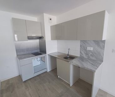 location Appartement T2 DE 41.3m² À CARRIERES SOUS POISSY - Photo 6