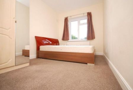 5 bedroom flat to rent - Photo 4