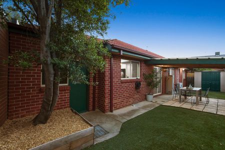 14 Armstrong Close, Keilor East VIC 3033 - Photo 5