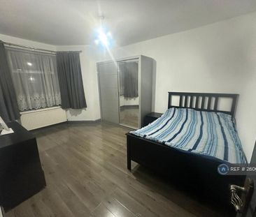 1 bedroom in a house share to rent - Photo 2