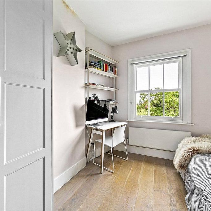 4 bedroom end of terrace house to rent - Photo 1