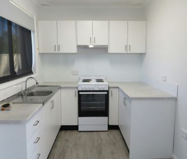 RENOVATED 2 BEDOOM APARTMENT! - Photo 6