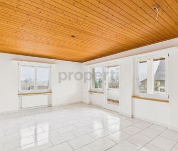 Generous 4.5-room apartment with mountain view in Maschwanden - Photo 2