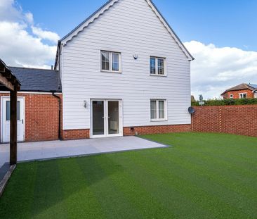 Wyvern Close, Milton Regis, Sittingbourne, Kent, ME10 - Photo 2