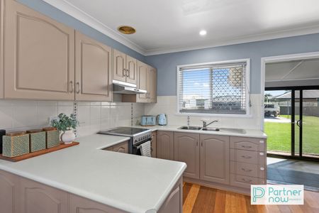 7 Southview Street, TAMWORTH NSW 2340 - Photo 2