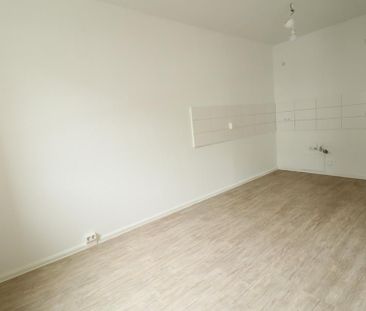 Helle 3-Raumwohnung mit Wanne und Balkon - Photo 2