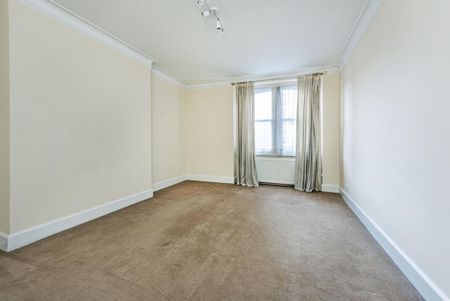 4 bedroom flat to rent - Photo 4