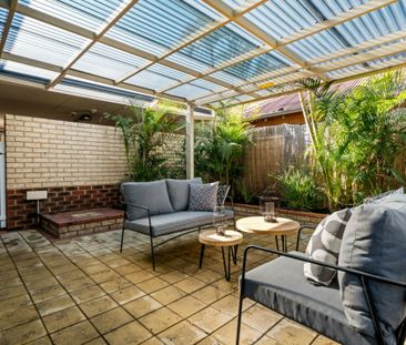 Gloriously Sun Filled Spacious Home - Photo 6