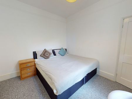 Terraced House to rent on - Photo 5