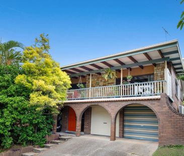 26 Hillock Street, Coorparoo QLD 4151 - House For Rent | Domain - Photo 3