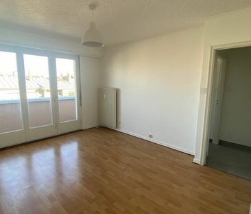 A LOUER - STUDIO REFAIT A NEUF AVEC BALCON - STRASBOURG PORT DU RHIN - Photo 2