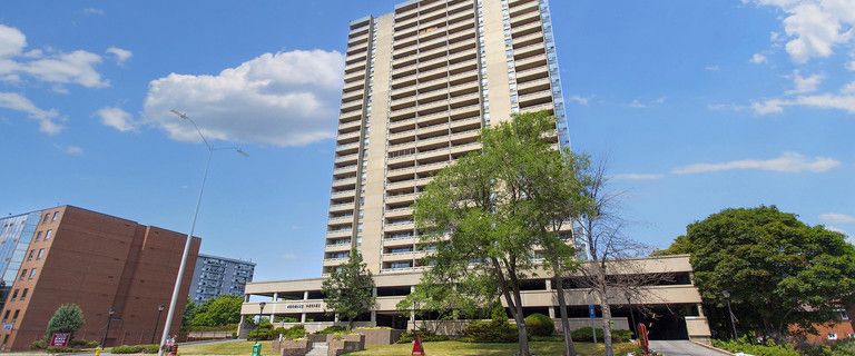 Bromley Square | 2001 Carling Avenue, Ottawa - Photo 1