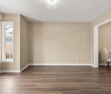 For Lease - 590 Pinder Avenue, Newmarket, Ontario - Photo 3