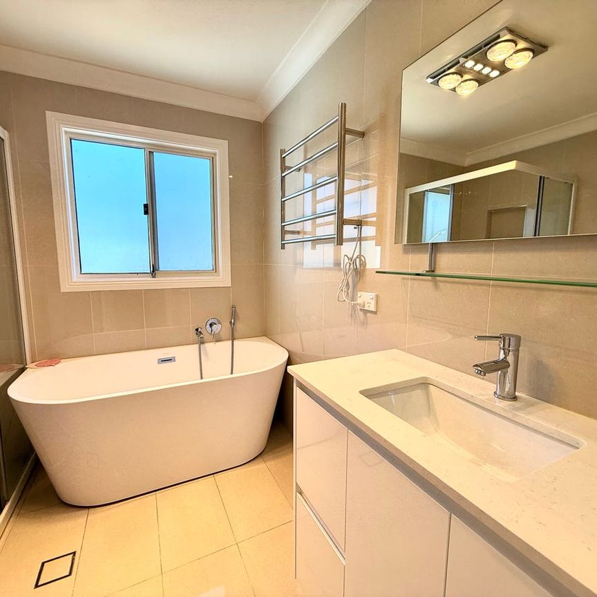 Newly renovated Stunning Three Bedroom Townhouse For Leasing - Photo 1