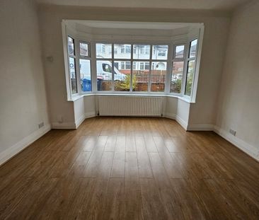 2 Bed Flat, Moorside Road, M7 - Photo 4