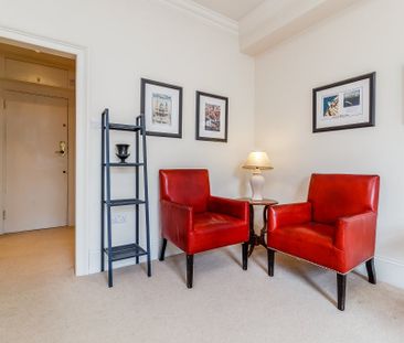 Studio Flat, Hallam Street, W1W - Photo 2