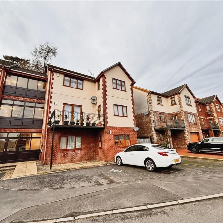 Kingswood Close, HENGOED - Photo 1