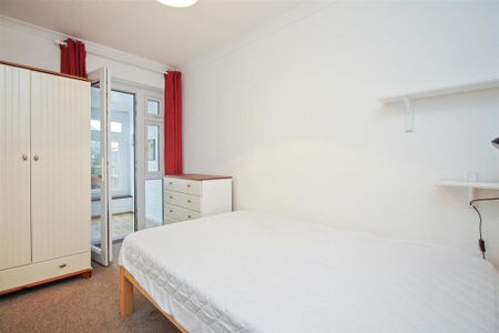 4 bedroom terraced house to rent - Photo 4