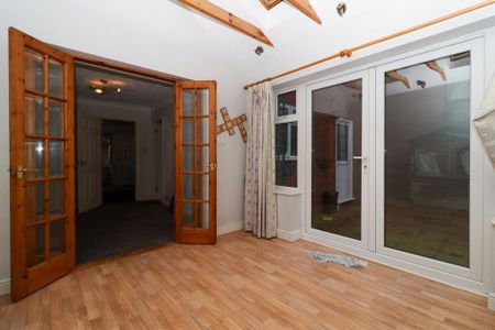 4 bedroom detached house to rent - Photo 3